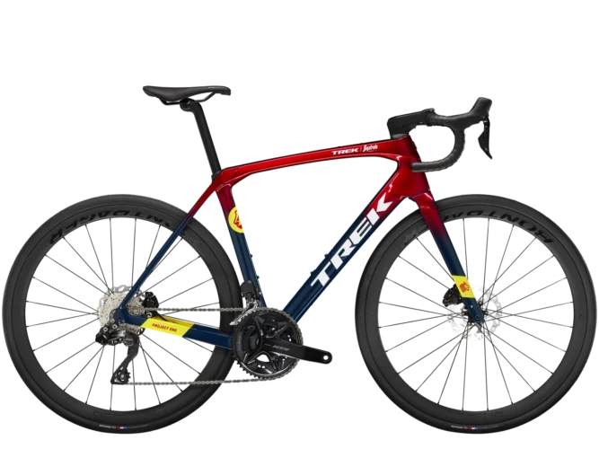 trek domane slr 6 gen 4 2024 red smoke blue smoke fade cestovni bicikl