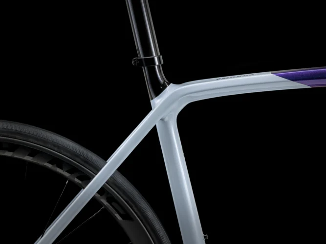 trek emonda sl 6 2024 plasma grey pearl purple flip cestovni bicikl