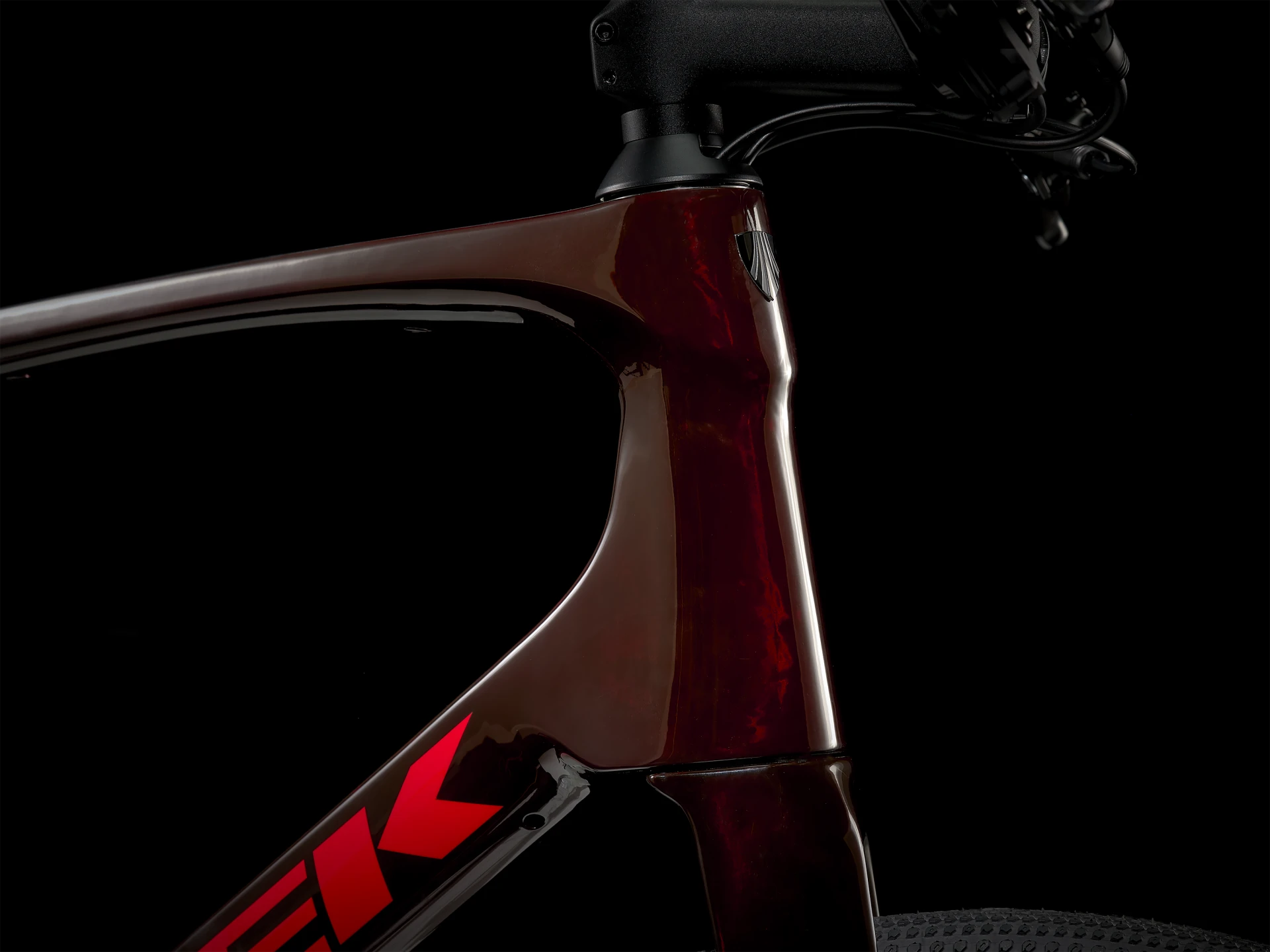 trek fx sport 5 2024 red carbon smoke fitness bicikl