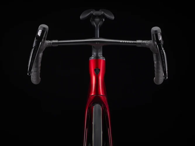 trek madone slr 9 gen 7 2024 metallic red smoke red carbon smoke cestovni bicikl