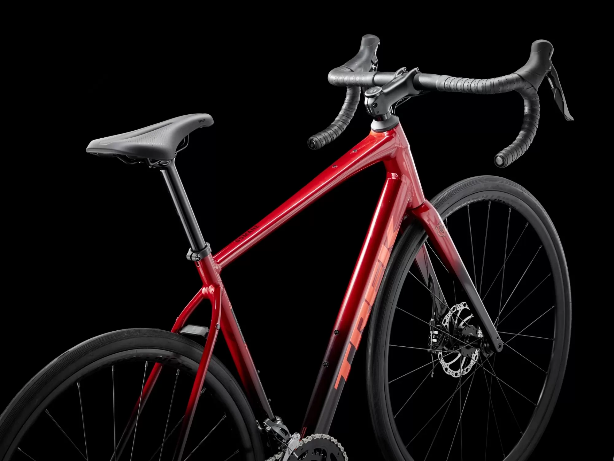 TREK Domane AL 2 Gen 4 2026 Crimson'Carmine Fade