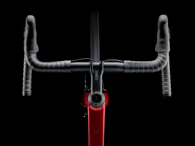 TREK Domane AL 2 Gen 4 2026 Crimson'Carmine Fade