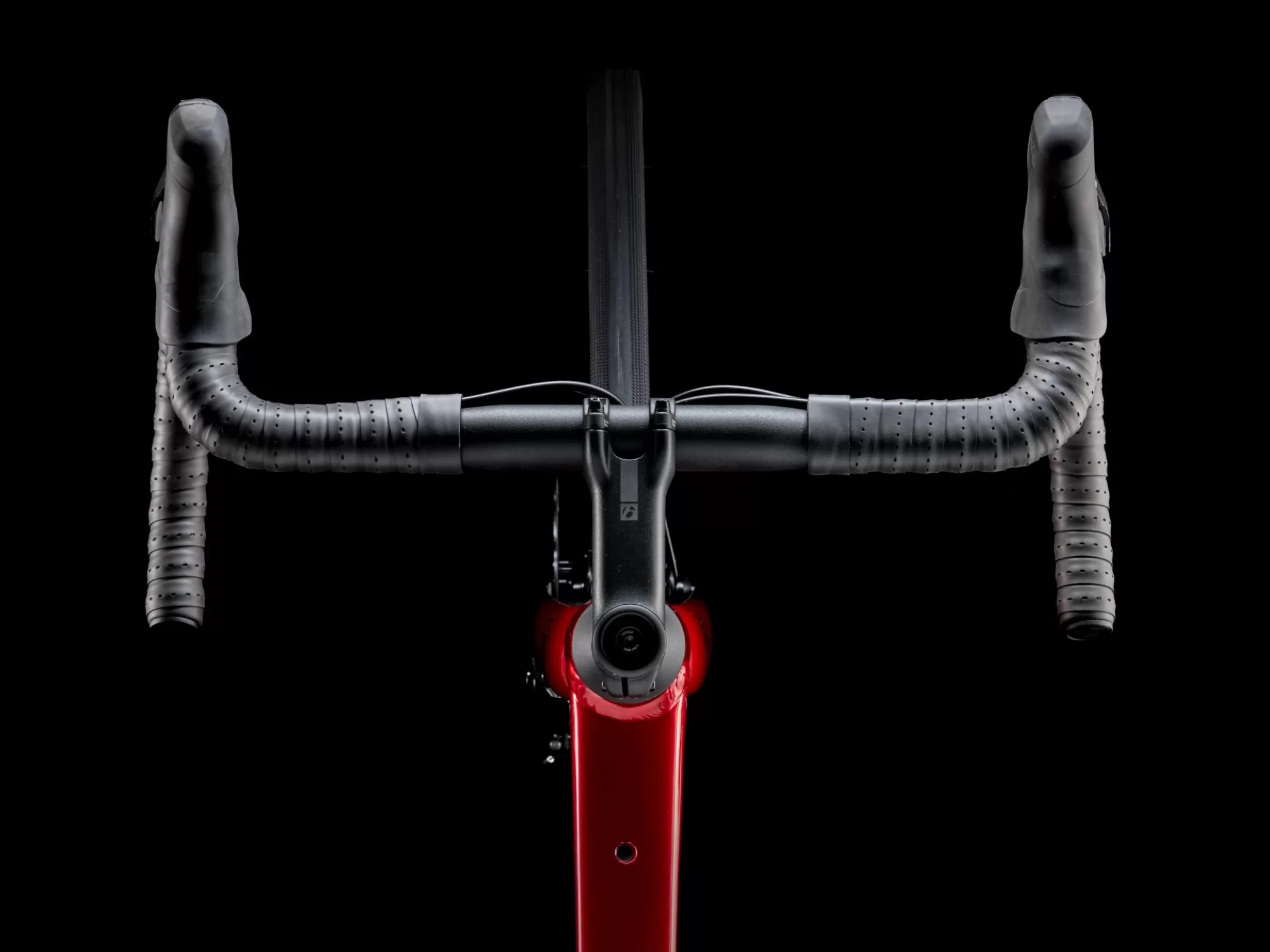 TREK Domane AL 2 Gen 4 2026 Crimson'Carmine Fade