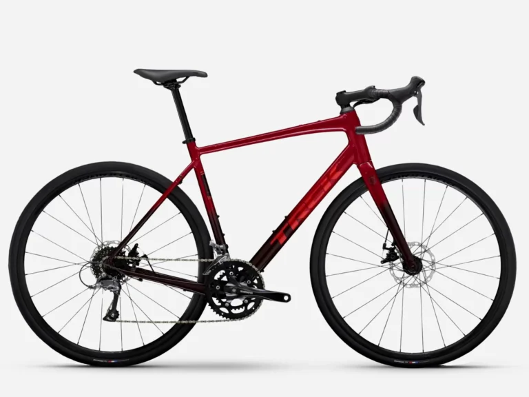 TREK Domane AL 2 Gen 4 2026 Crimson'Carmine Fade