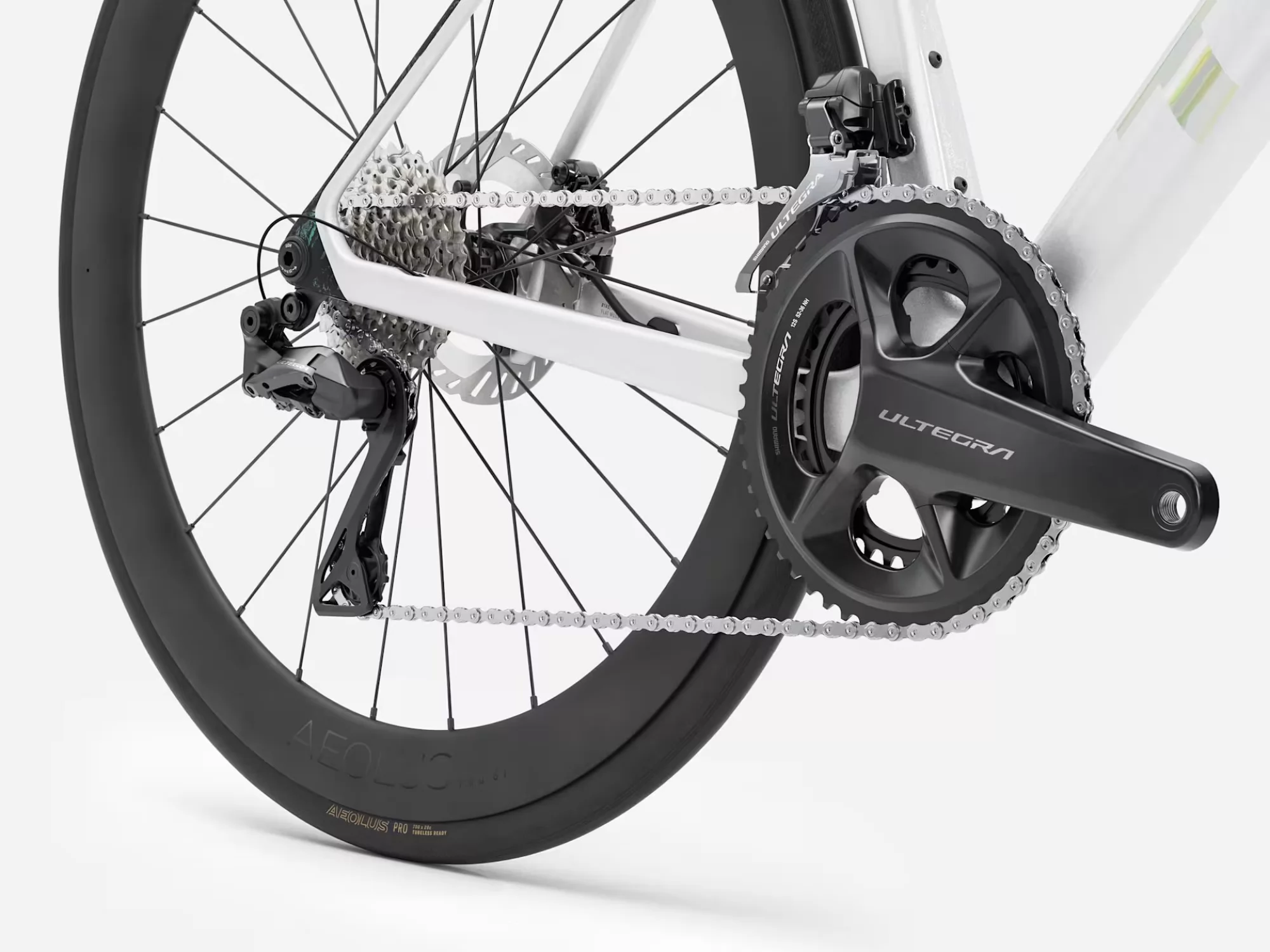 madone-sl-7-gen-8-2026-gloss-crystal-white-matte-deep-smoke-40722-17575118149582-0 TREK Madone SL 7 Gen 8 2026 Gloss Crystal White'Matte Deep Smoke